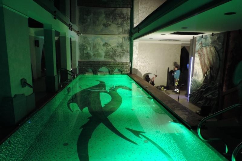 podświetlenie basenu