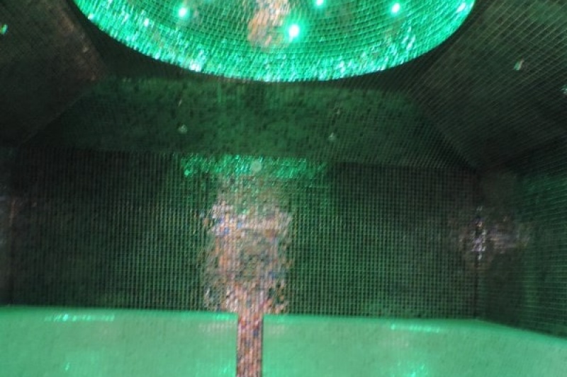 zielone podświetlenie łaźni parowej