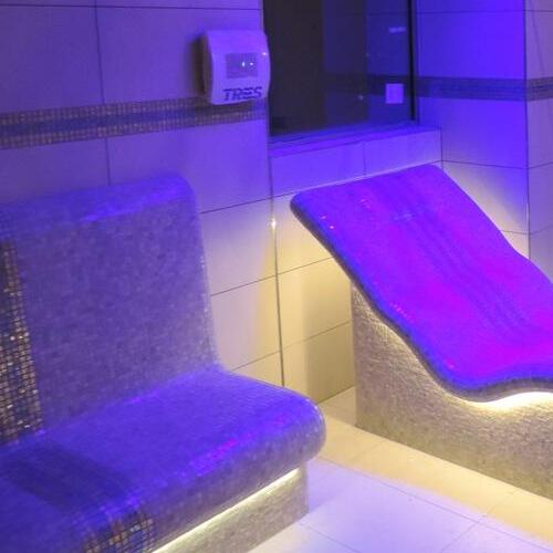 Siedziska/ Ławy do masażu w SPA